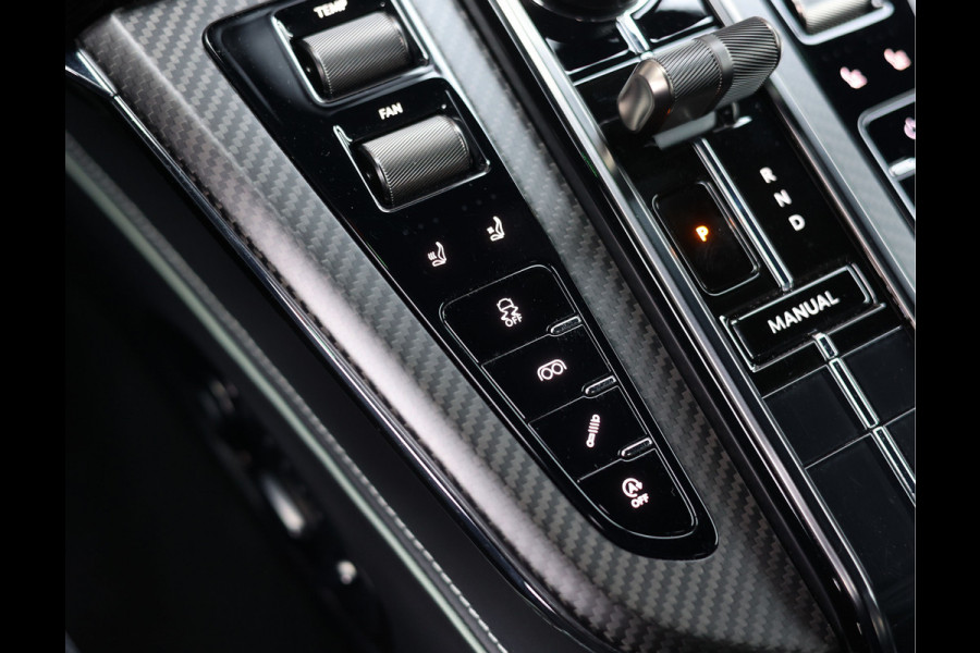 Aston Martin Vantage V8 | Malachite Green