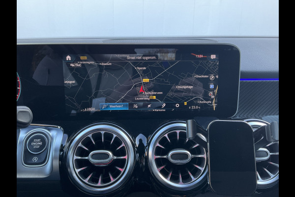 Mercedes-Benz Glb 7-Pers 200 Business Solution AMG 7p. Pano Memoryseats Trekhaak 7-Persoons