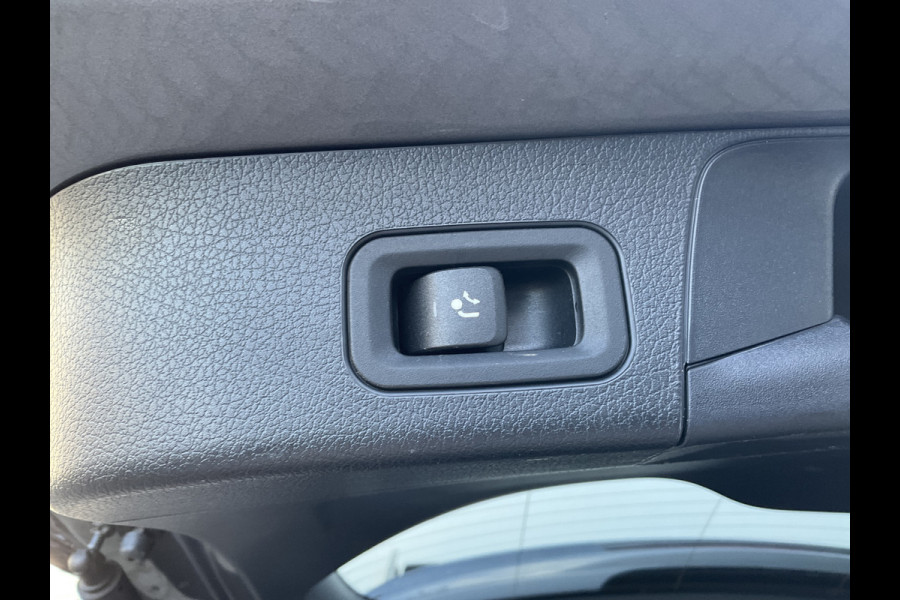 Mercedes-Benz Glb 7-Pers 200 Business Solution AMG 7p. Pano Memoryseats Trekhaak 7-Persoons