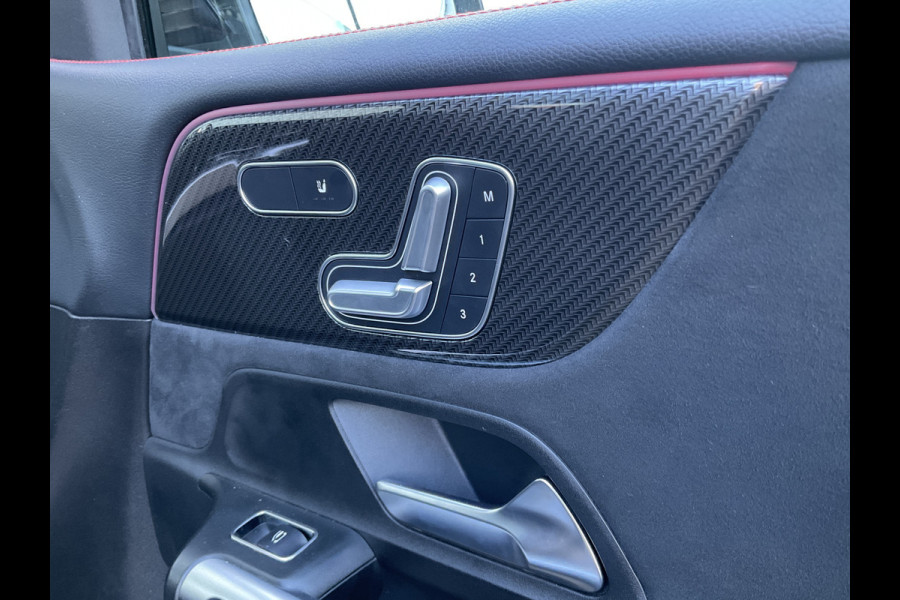 Mercedes-Benz Glb 7-Pers 200 Business Solution AMG 7p. Pano Memoryseats Trekhaak 7-Persoons