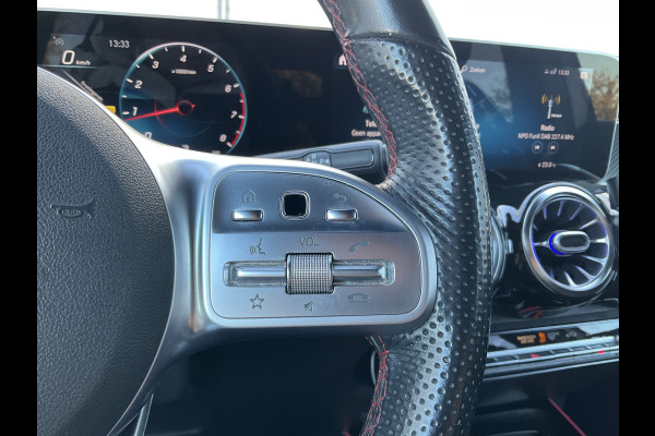 Mercedes-Benz Glb 7-Pers 200 Business Solution AMG 7p. Pano Memoryseats Trekhaak 7-Persoons