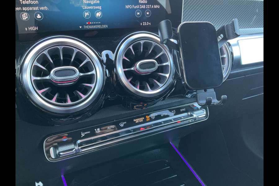 Mercedes-Benz Glb 7-Pers 200 Business Solution AMG 7p. Pano Memoryseats Trekhaak 7-Persoons