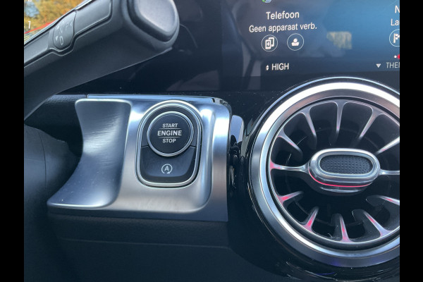Mercedes-Benz Glb 7-Pers 200 Business Solution AMG 7p. Pano Memoryseats Trekhaak 7-Persoons