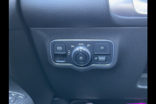 Mercedes-Benz Glb 7-Pers 200 Business Solution AMG 7p. Pano Memoryseats Trekhaak 7-Persoons