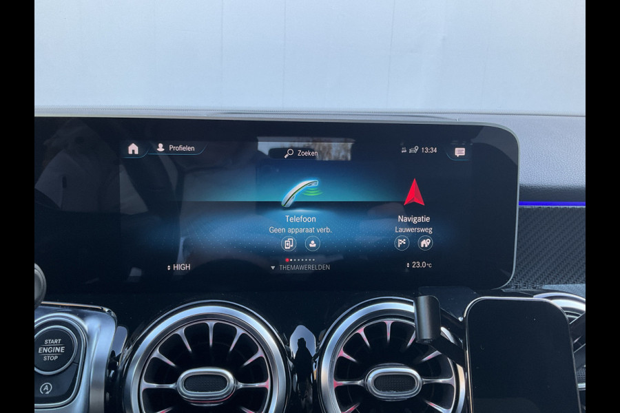 Mercedes-Benz Glb 7-Pers 200 Business Solution AMG 7p. Pano Memoryseats Trekhaak 7-Persoons