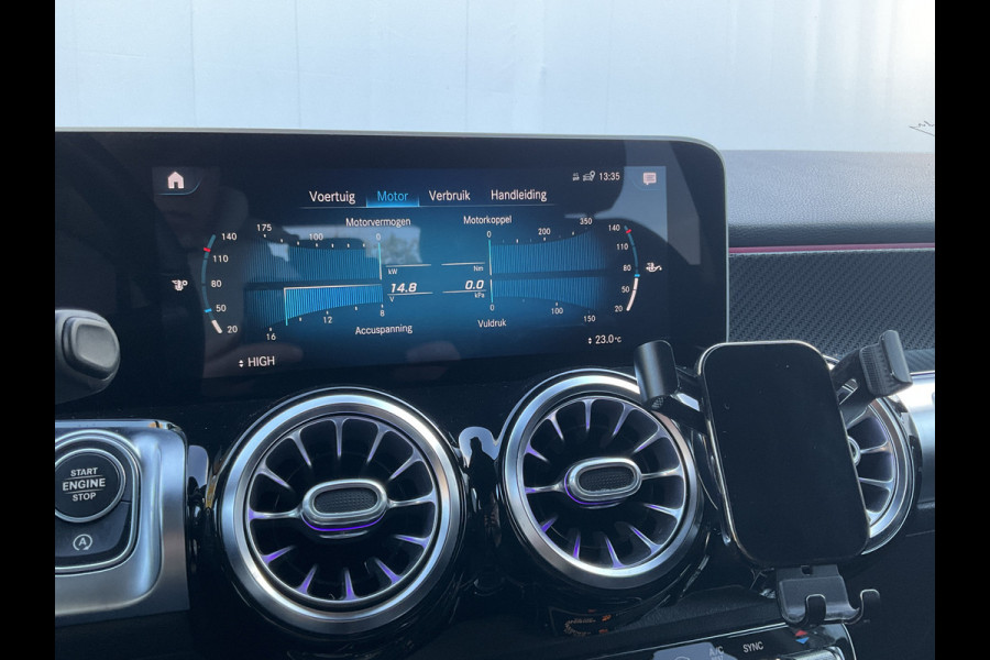 Mercedes-Benz Glb 7-Pers 200 Business Solution AMG 7p. Pano Memoryseats Trekhaak 7-Persoons