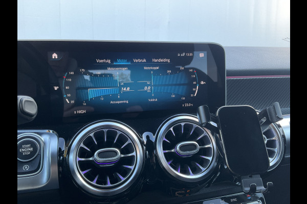 Mercedes-Benz Glb 7-Pers 200 Business Solution AMG 7p. Pano Memoryseats Trekhaak 7-Persoons