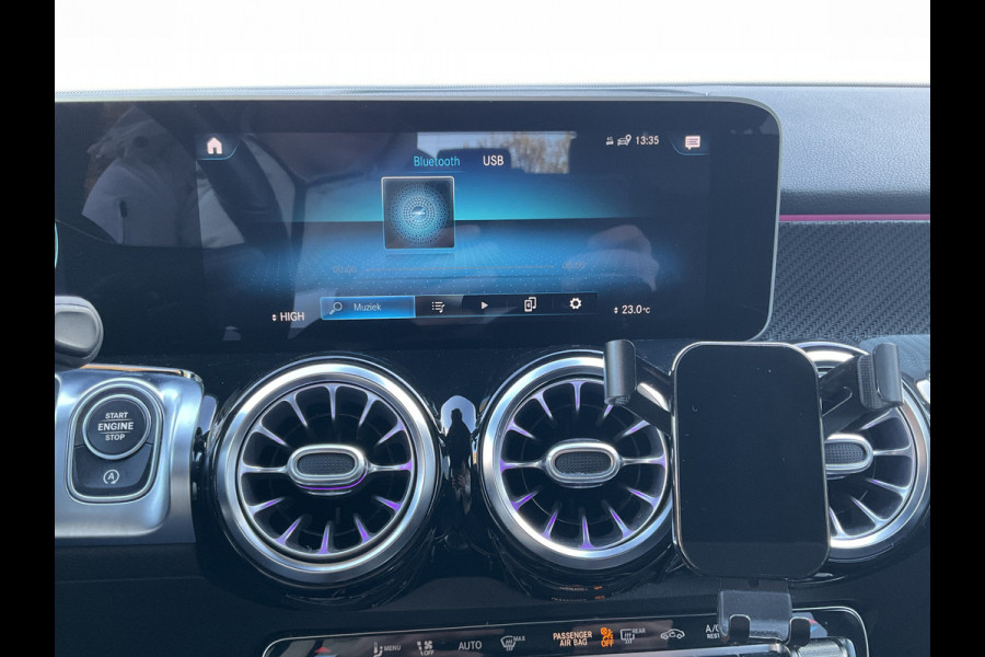 Mercedes-Benz Glb 7-Pers 200 Business Solution AMG 7p. Pano Memoryseats Trekhaak 7-Persoons