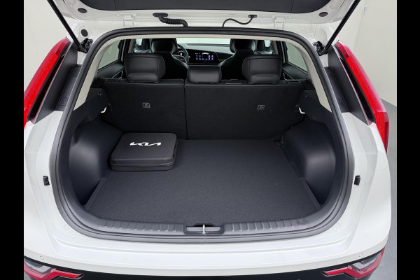 Kia Niro EV E-Niro Business 64kWh | BETREFT NIEUWE AUTO | VOLLEDIGE KIA GARANTIE VAN TOEPASSING| CAMERA| STOEL/ STUURVERWARMING| ADAP. CRUISE