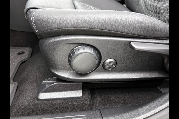 Mercedes-Benz EQB 250+ Business Solution 71 kWh | Widescreen display | Extra USB-poorten | EASY PACK achterklep | Sfeerverlichting | Parkeerpakket met achteruitrijcamera | Stoelverwarming voor |