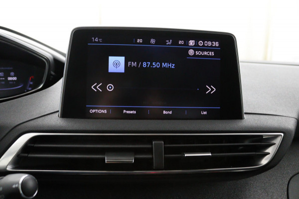 Peugeot 3008 1.2 PureTech Blue*ECC*HAAK*NAVI*CAM*CARPLAY