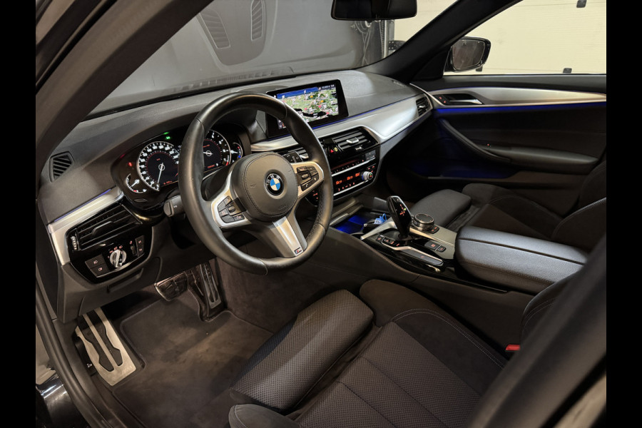 BMW 5 Serie Touring 520i Corporate Lease Executive | M-Sport | M Aerodynamica | Sfeerverlichting | 19'' | Full LED | Camera | Elektr. trekhaak