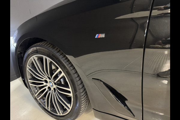 BMW 5 Serie Touring 520i Corporate Lease Executive | M-Sport | M Aerodynamica | Sfeerverlichting | 19'' | Full LED | Camera | Elektr. trekhaak
