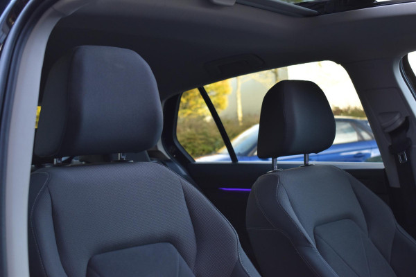 Volkswagen Golf 1.5 TSI R-Line Pano Sfeer Lane Elekstoel. Massage
