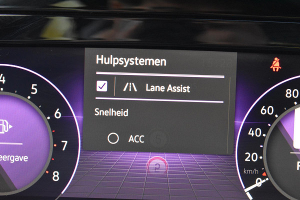 Volkswagen Golf 1.5 TSI R-Line Pano Sfeer Lane Elekstoel. Massage