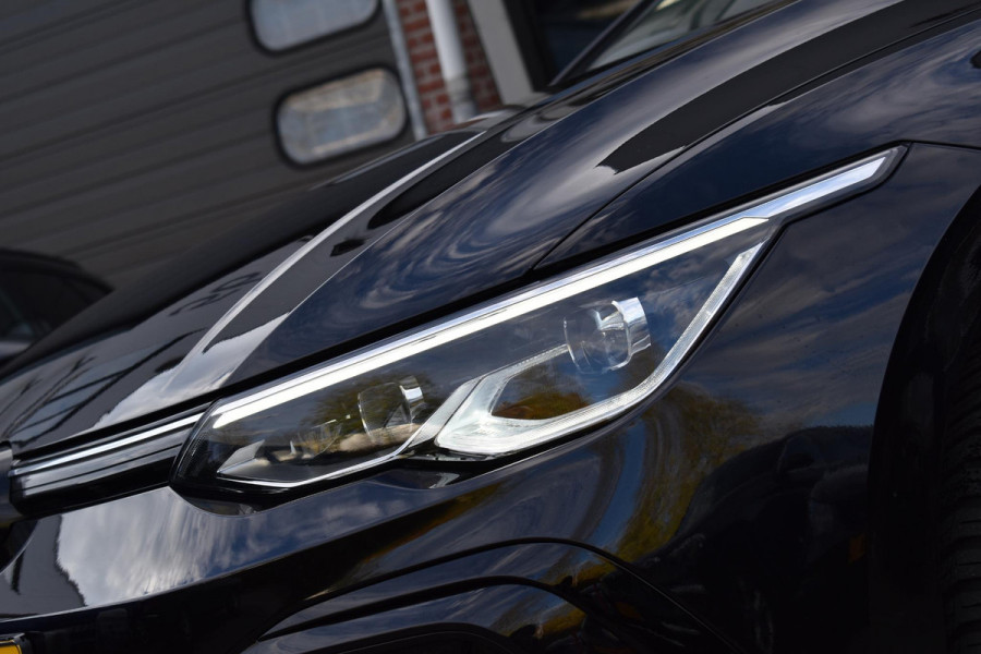 Volkswagen Golf 1.5 TSI R-Line Pano Sfeer Lane Elekstoel. Massage