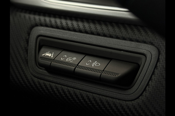 Renault Captur 1.3 TCe 160 R.S.Line | VERKOCHT! Groot Navi | Trekhaak |18 " | Camera | Stoelverwarming | PDC V+A | 100% Dealer onderhouden!