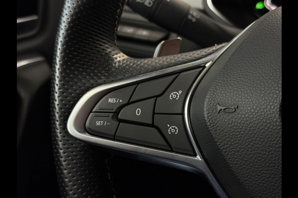 Renault Captur 1.3 TCe 160 R.S.Line | VERKOCHT! Groot Navi | Trekhaak |18 " | Camera | Stoelverwarming | PDC V+A | 100% Dealer onderhouden!