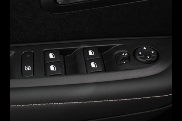 Peugeot 208 Automaat Allure | Navigatie | Apple Carplay/ Android Auto | Camera | Parkeersensoren | Adaptive Cruise Control | Stoelverwarming | Ledverlichting | Climate control