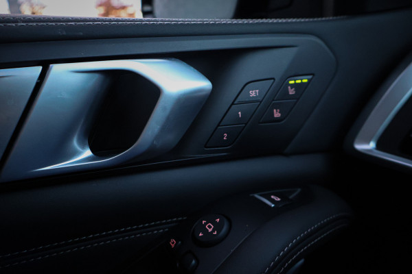 BMW X5 XDrive 50e | SKYLOUNGE | M SPORTSTOELEN | MASSAGE | STOELVERKOELING & VERWARMING | BOWERS & WILKINS | SFEERVERLICHTING | 360 CAM
