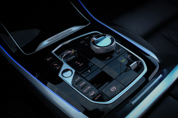 BMW X5 XDrive 50e | SKYLOUNGE | M SPORTSTOELEN | MASSAGE | STOELVERKOELING & VERWARMING | BOWERS & WILKINS | SFEERVERLICHTING | 360 CAM