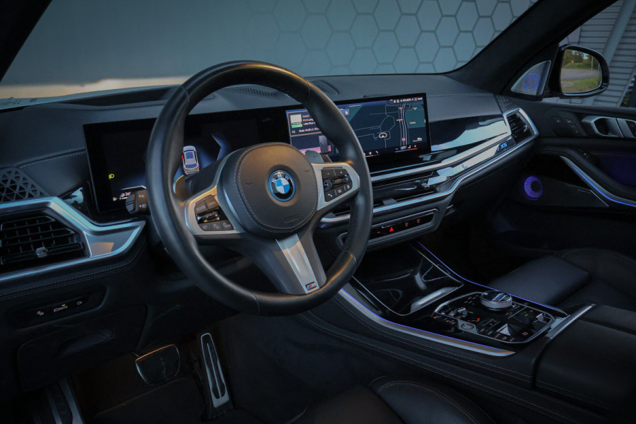 BMW X5 XDrive 50e | SKYLOUNGE | M SPORTSTOELEN | MASSAGE | STOELVERKOELING & VERWARMING | BOWERS & WILKINS | SFEERVERLICHTING | 360 CAM