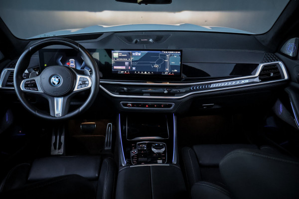 BMW X5 XDrive 50e | SKYLOUNGE | M SPORTSTOELEN | MASSAGE | STOELVERKOELING & VERWARMING | BOWERS & WILKINS | SFEERVERLICHTING | 360 CAM