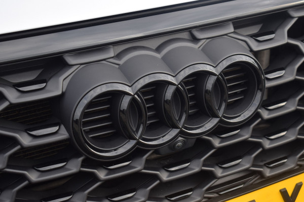 Audi Q3 Sportback 45 TFSI e S-line | Suzuka Grijs | Pano | Trekhaak | Keyless