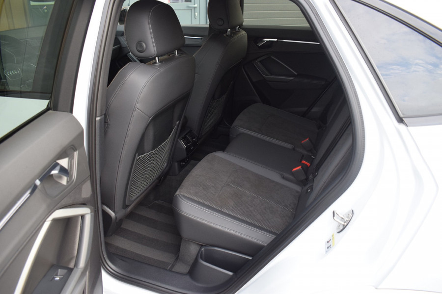 Audi Q3 Sportback 45 TFSI e S-line | Suzuka Grijs | Pano | Trekhaak | Keyless