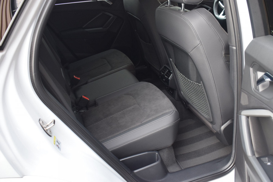 Audi Q3 Sportback 45 TFSI e S-line | Suzuka Grijs | Pano | Trekhaak | Keyless