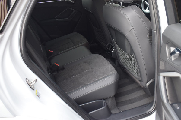 Audi Q3 Sportback 45 TFSI e S-line | Suzuka Grijs | Pano | Trekhaak | Keyless