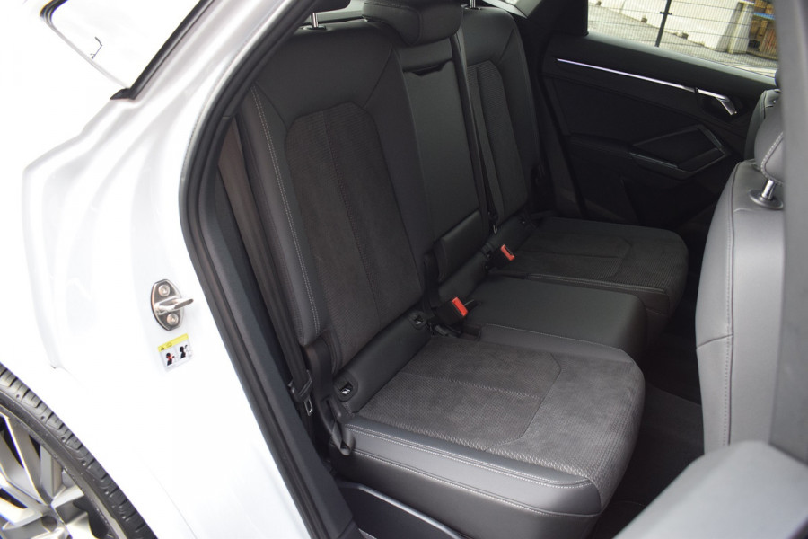 Audi Q3 Sportback 45 TFSI e S-line | Suzuka Grijs | Pano | Trekhaak | Keyless