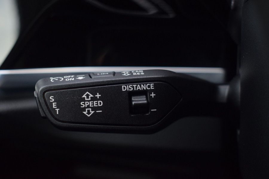 Audi Q3 Sportback 45 TFSI e S-line | Suzuka Grijs | Pano | Trekhaak | Keyless