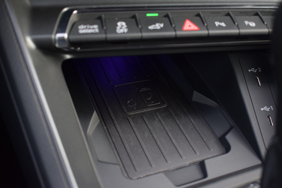 Audi Q3 Sportback 45 TFSI e S-line | Suzuka Grijs | Pano | Trekhaak | Keyless