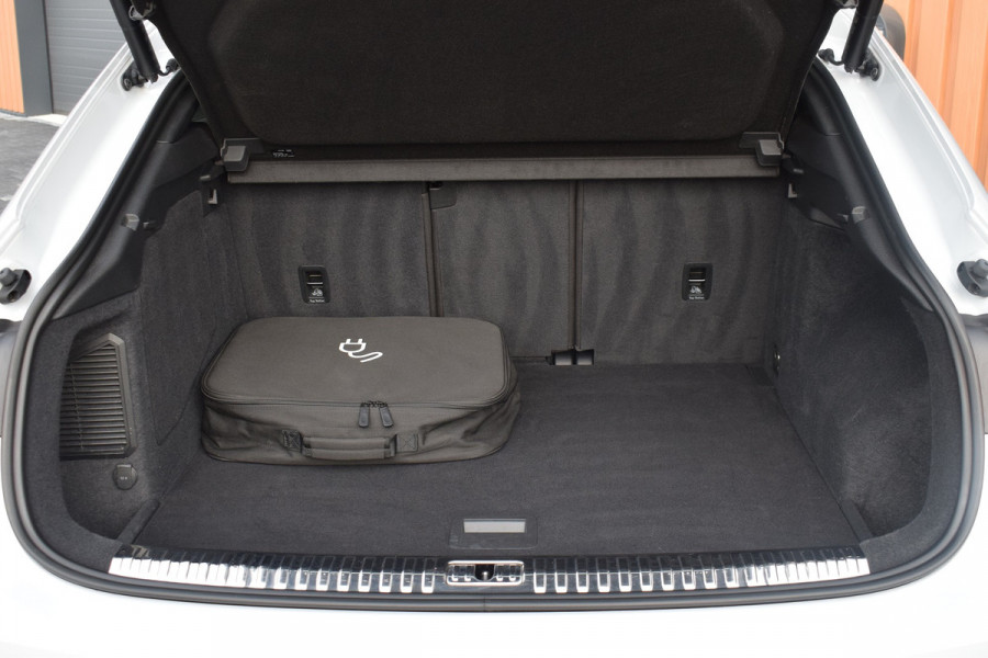 Audi Q3 Sportback 45 TFSI e S-line | Suzuka Grijs | Pano | Trekhaak | Keyless