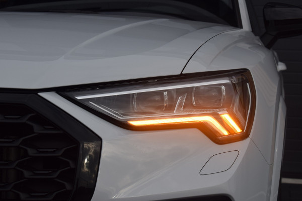 Audi Q3 Sportback 45 TFSI e S-line | Suzuka Grijs | Pano | Trekhaak | Keyless