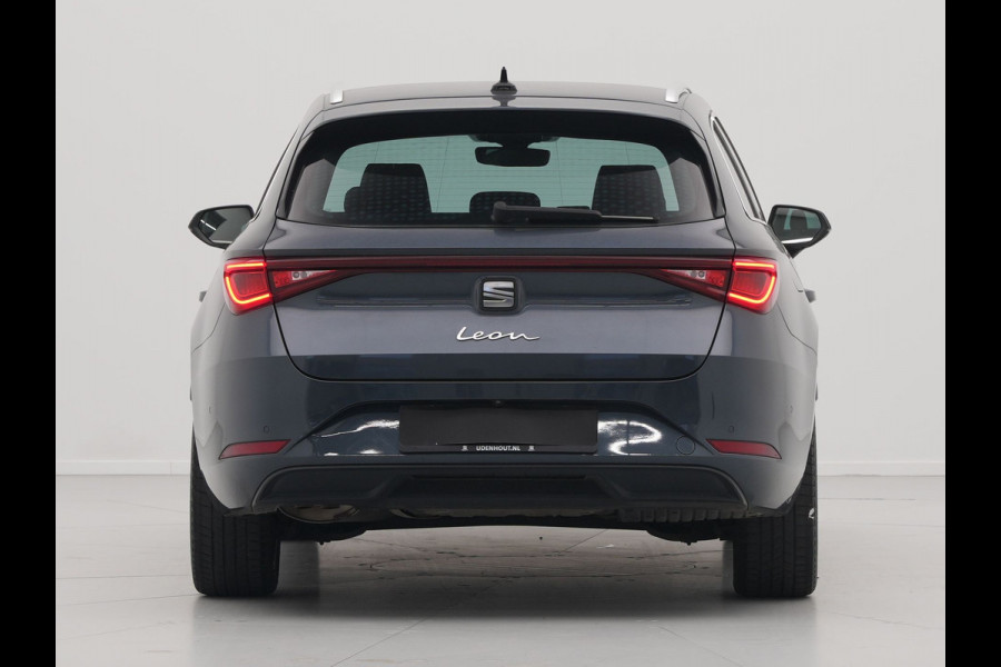Seat Leon Sportstourer 1.5 TSI 130pk Style Navigatie Camera 17"velgen Keyless Parkassist 21