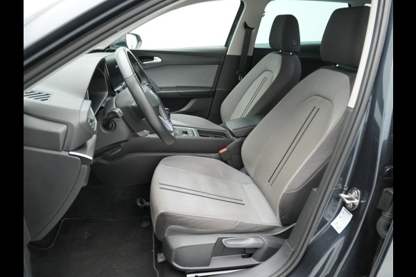 Seat Leon Sportstourer 1.5 TSI 130pk Style Navigatie Camera 17"velgen Keyless Parkassist 21