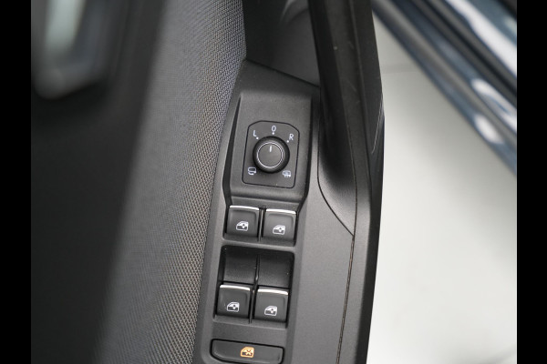 Seat Leon Sportstourer 1.5 TSI 130pk Style Navigatie Camera 17"velgen Keyless Parkassist 21