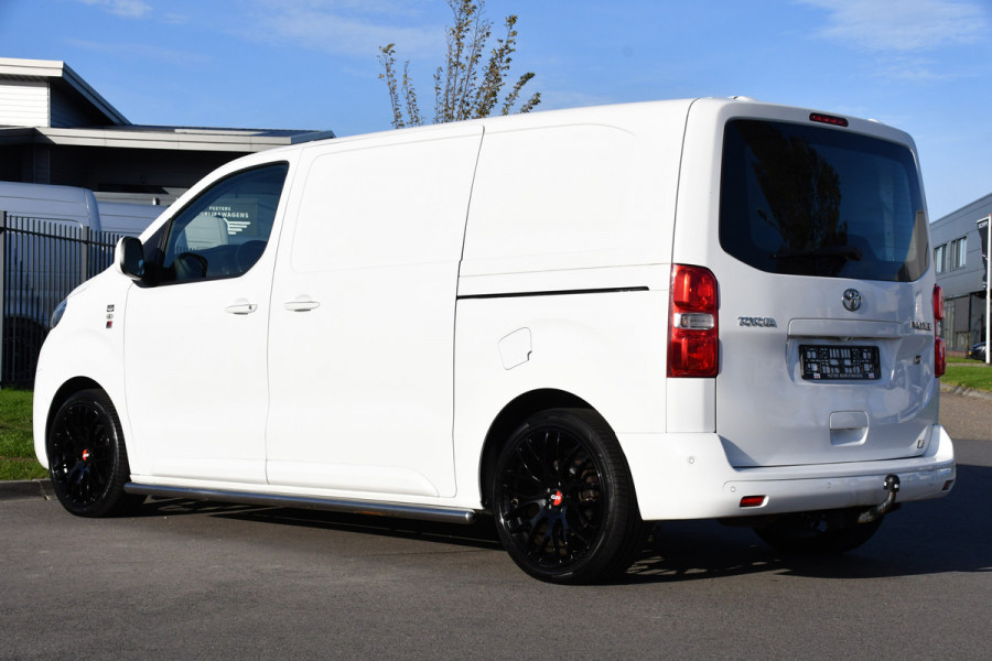 Toyota ProAce 2.0 D-4D GR Sport Edition 360 Camera, Cruise, Carplay, Head-up, 177pk, 2 x Schuifdeur, Trekhaak, Stoelverwarming, Automaat, Uniek!