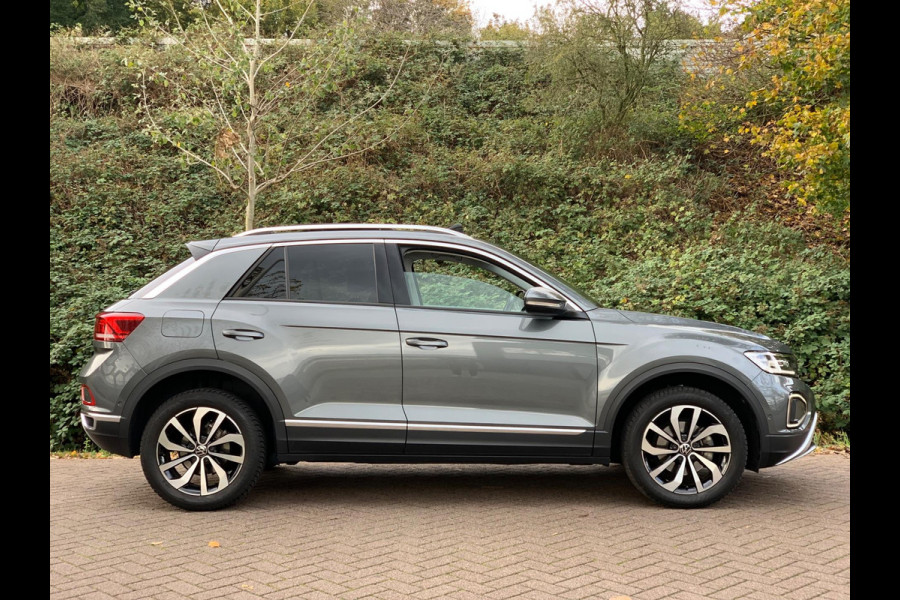 Volkswagen T-Roc 1.5 TSI Life Business AUTOMAAT PANO 17'' 2024 !