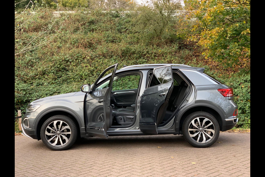 Volkswagen T-Roc 1.5 TSI Life Business AUTOMAAT PANO 17'' 2024 !