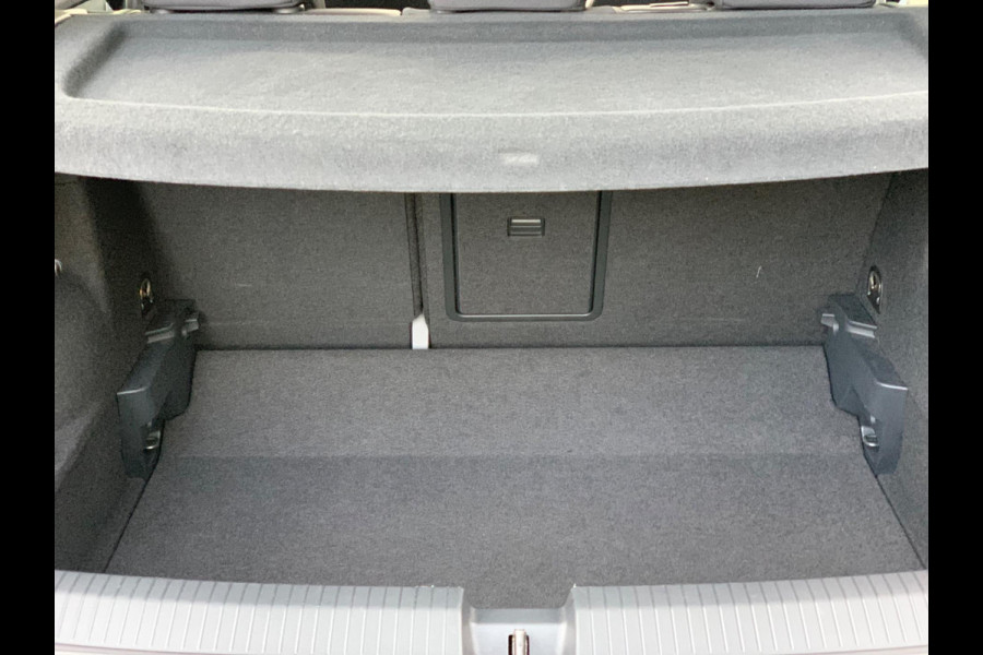 Volkswagen T-Roc 1.5 TSI Life Business AUTOMAAT PANO 17'' 2024 !