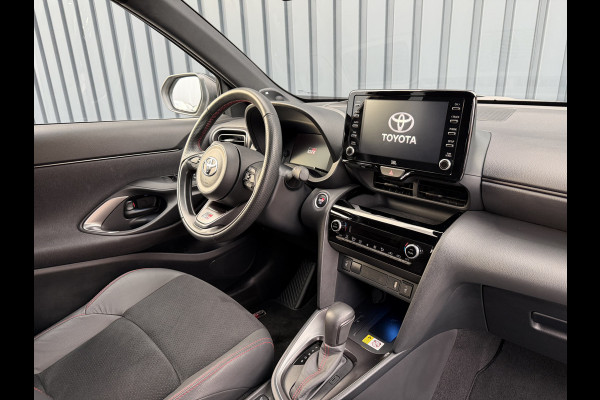 Toyota Yaris Cross 1.5 Hybrid GR Sport | 360 camera | JBL | Elektrische achterklep | Head-up | Rijklaar!!