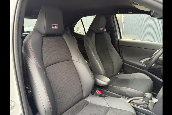 Toyota Yaris Cross 1.5 Hybrid GR Sport | 360 camera | JBL | Elektrische achterklep | Head-up | Rijklaar!!