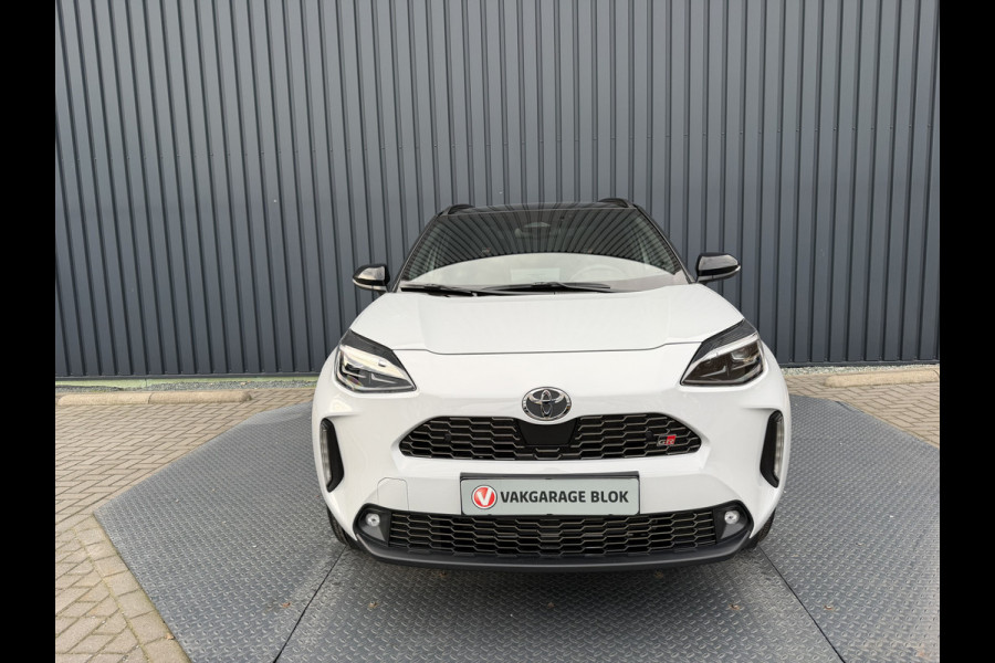 Toyota Yaris Cross 1.5 Hybrid 130 GR Sport | Pano dak | 7.500 km | JBL | Head-up | Rijklaar!!