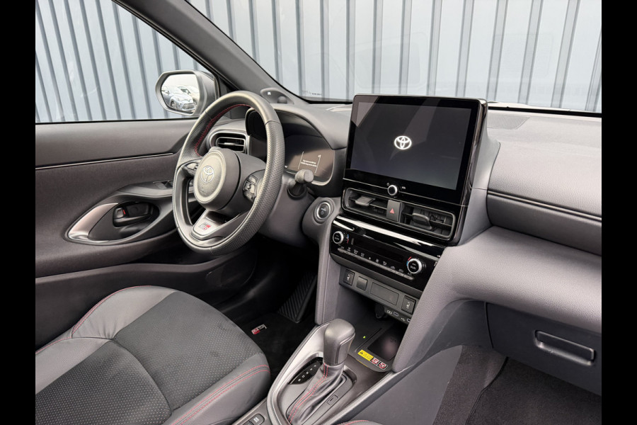 Toyota Yaris Cross 1.5 Hybrid 130 GR Sport | Pano dak | 7.500 km | JBL | Head-up | Rijklaar!!