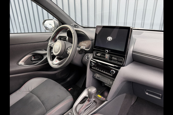 Toyota Yaris Cross 1.5 Hybrid 130 GR Sport | Pano dak | 7.500 km | JBL | Head-up | Rijklaar!!