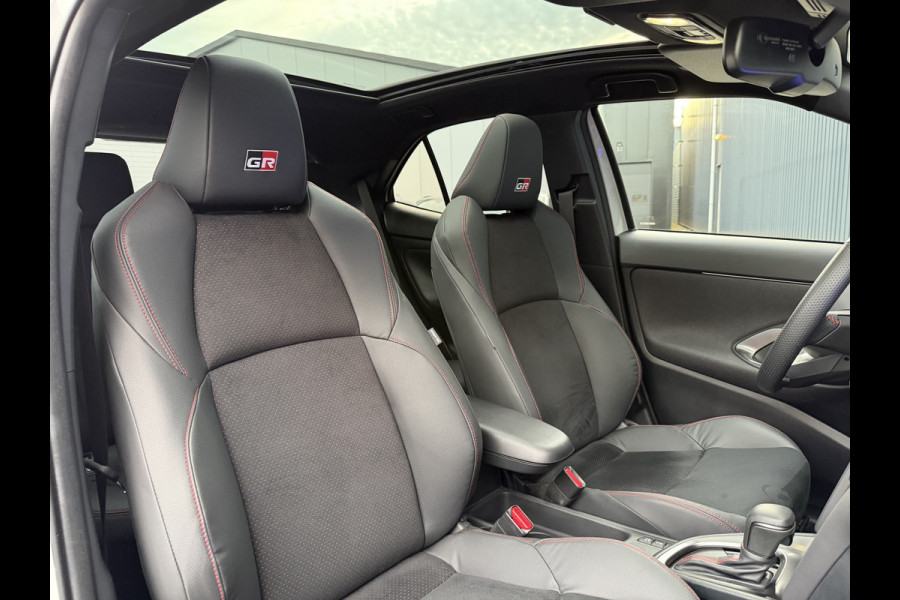 Toyota Yaris Cross 1.5 Hybrid 130 GR Sport | Pano dak | 7.500 km | JBL | Head-up | Rijklaar!!