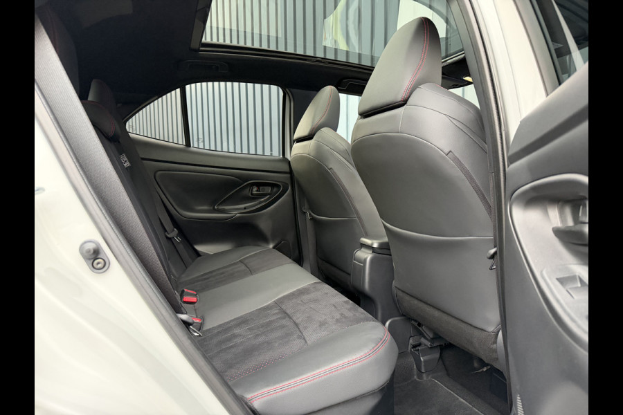 Toyota Yaris Cross 1.5 Hybrid 130 GR Sport | Pano dak | 7.500 km | JBL | Head-up | Rijklaar!!